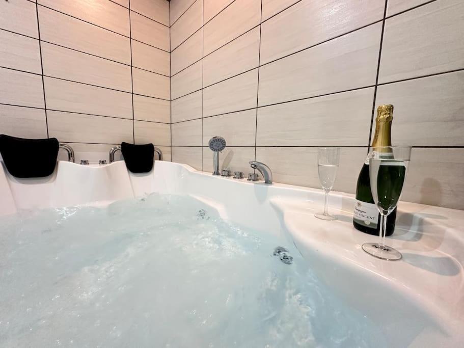 E Servagnat T3 Luxe Avec Sauna Jacuzzi Et Hammam Épernay Exterior foto