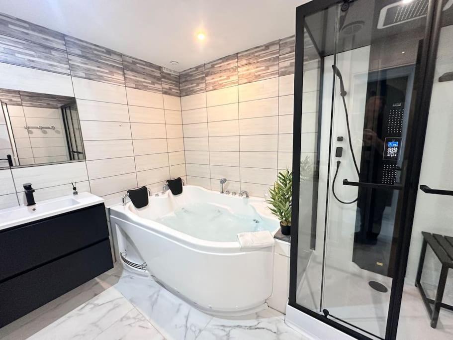 E Servagnat T3 Luxe Avec Sauna Jacuzzi Et Hammam Épernay Exterior foto